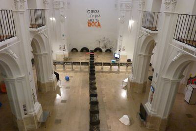 Vista de la instalación de Cristina Lucas en la Sala Verónicas.