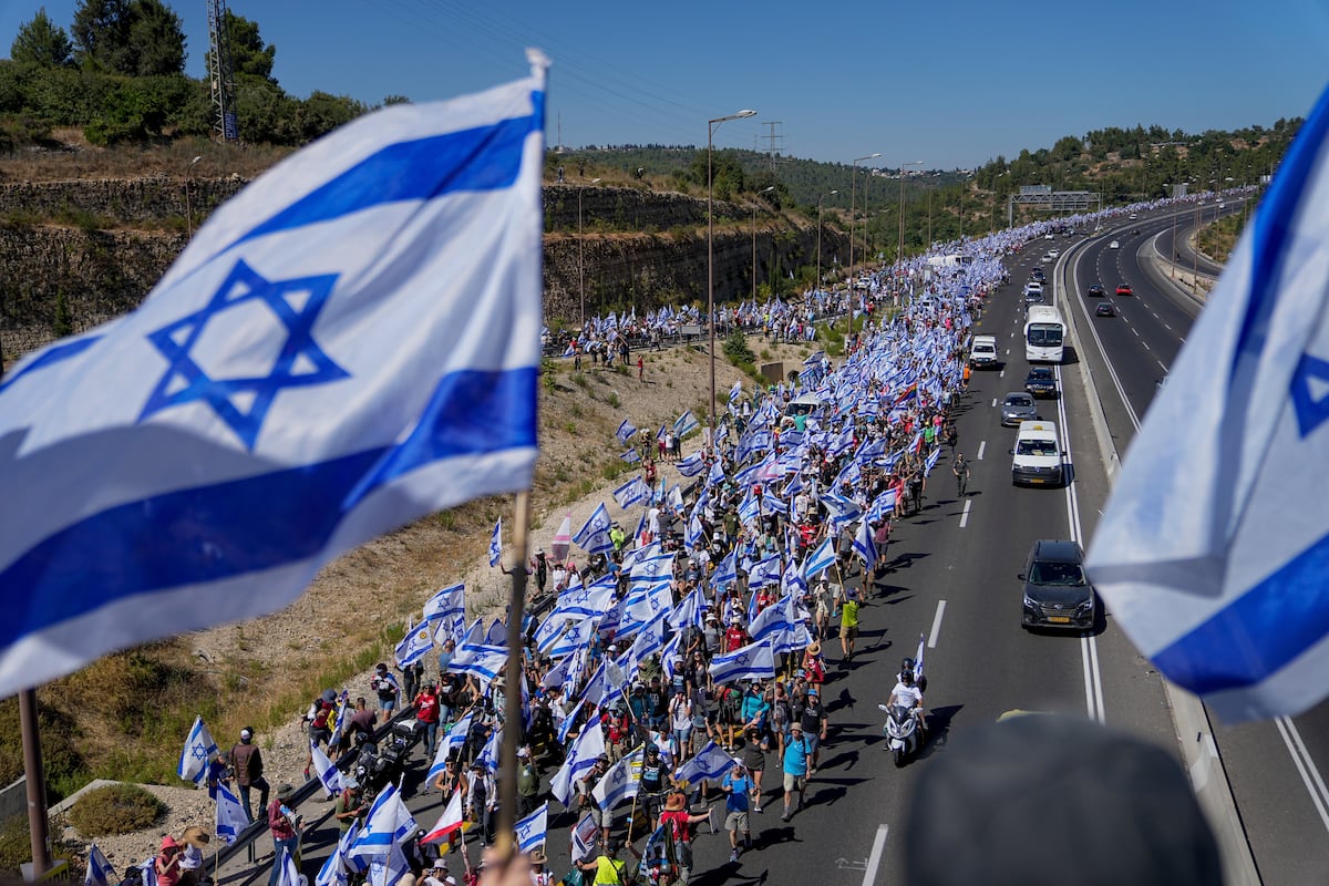 Decenas de miles de israelíes llegan a pie a Jerusalén por una autopista ante una clave de votación de la reforma judicial |  Internacional