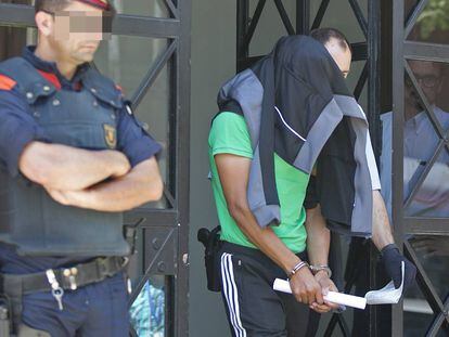 Ouarid Mounir sale detenido del hotel Arrahona.