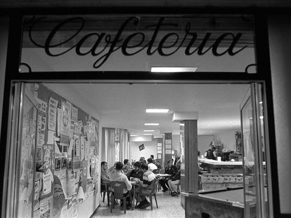 Cafetería del colegio mayor Chaminade en 1997, año en el que erradicaron las novatadas.