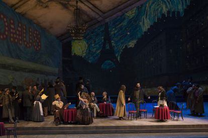 Una escena de &#039;La boh&egrave;me&#039;, de Puccini, dirigida por Davide Livermore esta temporada, en el Palau de les Arts, de Valencia.