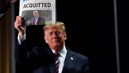 Trump celebrara su absolución en su primer ‘Impeachment’ en febrero de 2020.