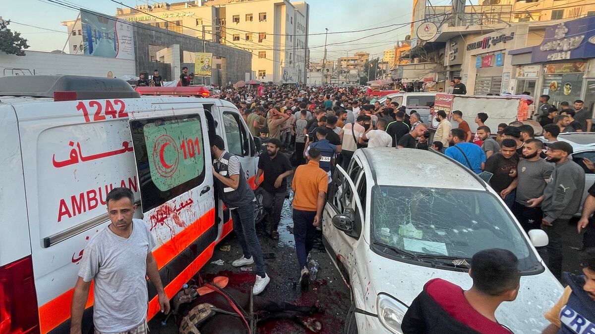 La Media Luna Roja Palestina denuncia un ataque israelí a las puertas del hospital de Al Shifa