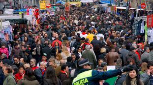 Ambiente en el Rastro de Madrid en una imagen de 2010.