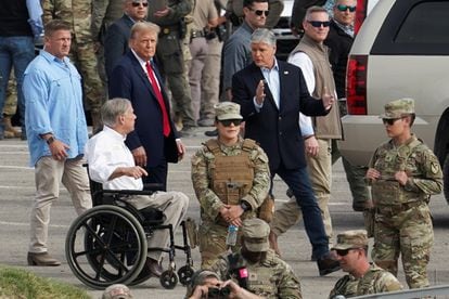 Republican presidential candidate and former US President Donald Trump visits the US-Mexico border in Eagle Pass, Texas, with Texas Governor Greg Abbott and Fox News host Sean Hannity, seen from Piedras Negras (Mexico).
