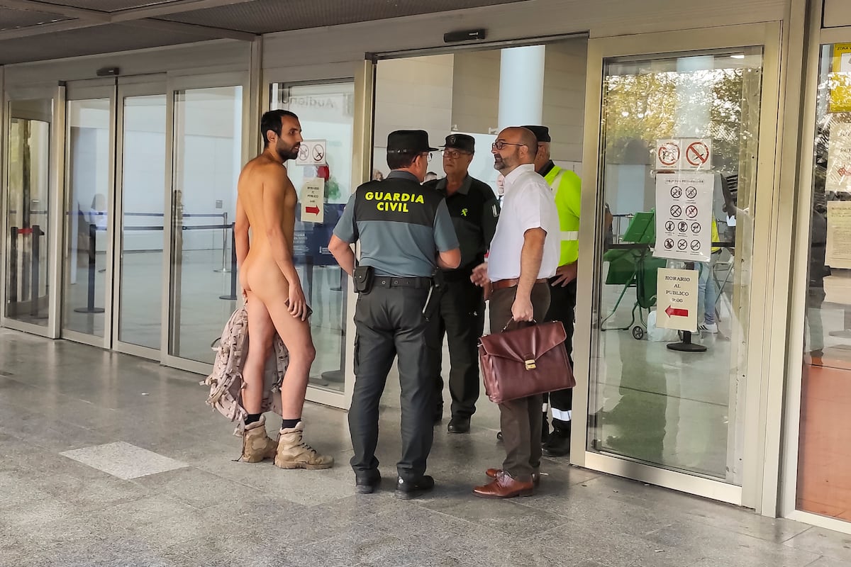 Un joven trata de acceder desnudo a un juicio en Valencia sobre  exhibicionismo | Comunidad Valenciana | España | EL PAÍS