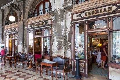 Exterior del Caffè Florian, inaugurado en 1720 en la plaza de San Marcos de Venecia.  