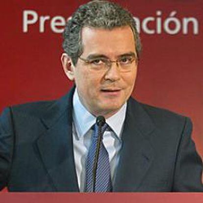 El consejero delegado de Inditex, Pablo Isla, durante la presentación de resultados de 2009.