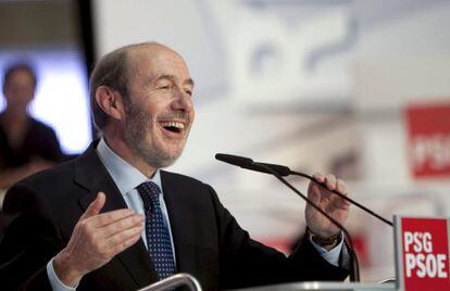 El ministro del interior Alfredo Pérez Rubalcaba durante el mítin ofrecido por el PSdeG-PSOE en el palacio de congresos de Vigo.