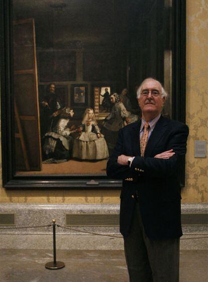 Jonathan Brown, ante <i>Las meninas,</i> ayer por la mañana en el Museo del Prado.
