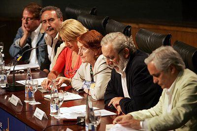 De izquierda a derecha, Orlando Jiménez Leal, Vicente Molina Foix, María Asunción Ansorena, Rosa Regás, Ángel Sánchez Harguindey y Juan Cruz, ayer en la Casa de América, en Madrid.