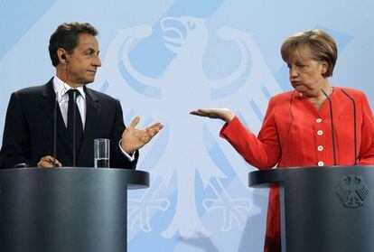 Nicolas Sarkozy y Angela Merkel, en Berlín.
