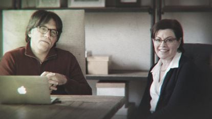Keith Raniere y Nancy Salzman, cofundadores de la secta 'NXIVM', en un fotograma del documental 'The Vow'.
