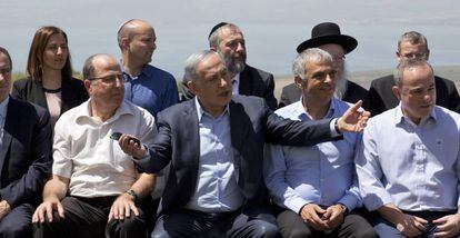 Benjamín Netanyahu, con su Gobierno en los Altos del Golán.