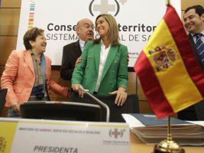 La ministra de Sanidad, Ana Mato (en el centro), preside la reuni&oacute;n del Consejo Interterritorial del mi&eacute;rcoles. 