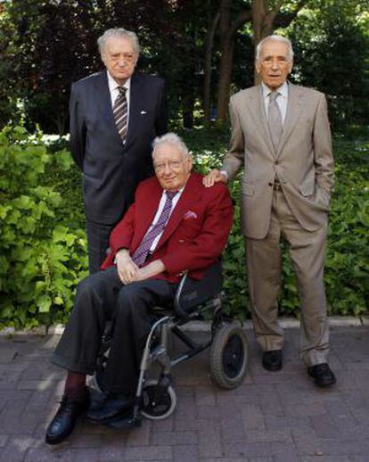 Fernando Álvarez de Miranda, José Federico de Carvajal y Carlos María Brú, en una foto del pasado junio.