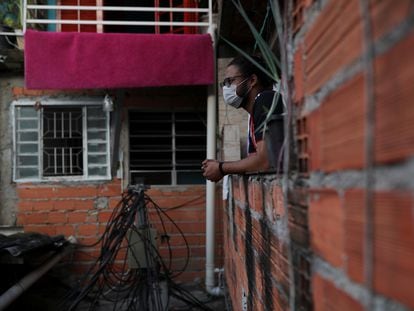Un vecino de la favela de  Paraisópolis en São Paulo sospechoso de contagio del coronavirus la semana pasada en su casa.