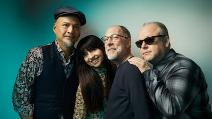 Formación actual de The Pixies. De izquierda a derecha, Joey Santiago (guitarra), Paz Lenchantin (bajo), Dave Lovering (batería) y 'Black Francis' (guitarra y voz).