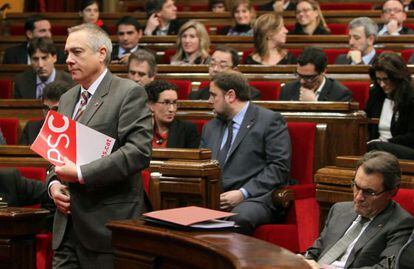 Navarro, camino de la tribuna de oradores.