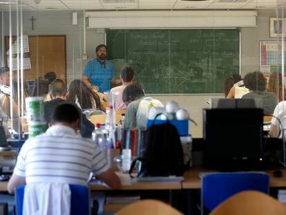 Un aula en el centro Padre Piquer en Madrid.