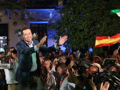 Juan Manuel Moreno celebra su resultado en las elecciones de este domingo en Andalucía.