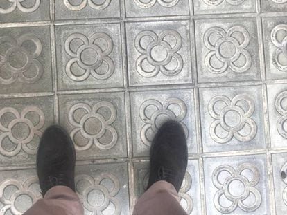 Imagen del pavimento de las aceras de Barcelona, publicada en la cuenta de Instagram de Manuel Valls