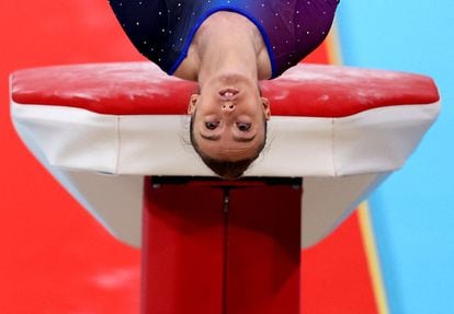La gimnasta Shannon Archer, durante la final de los Juegos de la Commonwealth en Birmingham (el Reino Unido), el lunes.