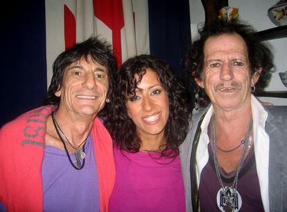 Ana Moura, entre Keith Richards (drcha.) y Ron Wood.