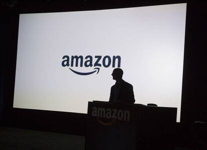 La silueta de Jeff Bezos, el CEO de Amazon, en junio de 2014 en un acto en Seattle.