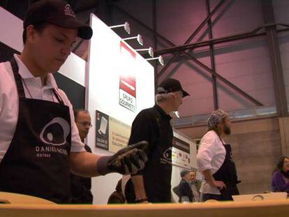 Nabil Rezzouki, ganador del Campeonato de España de Abridores de Ostras en el Salón de Gourmets.