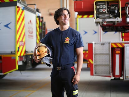 Giacomo Arroyo, bombero que acaba de aprobar la oposición en la Comunidad de Madrid.