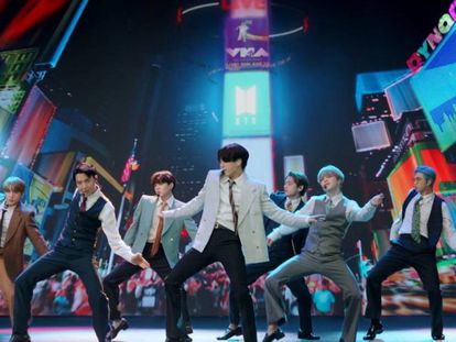La banda surcoreana de pop BTS, en su presentación en los MTV Music Awards, en agosto. 
