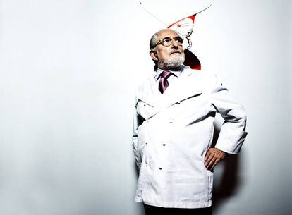 El cocinero francés Alain Senderens, estuvo 28 al frente del restaurante Lucas Carton, en París, y renunció a tres estrellas Michelin.