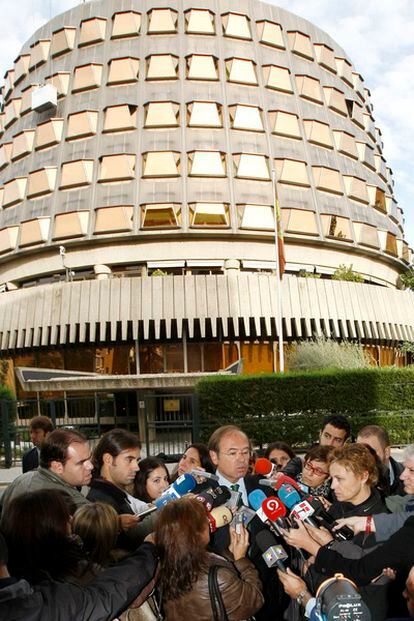 El portavoz del Partido Popular en el Senado, Pío García- Escudero, tras presentar hoy ante el Tribunal Constitucional un recurso de inconstitucionalidad contra la Ley aprobada por el Parlamento de Cataluña para prohibir los toros.