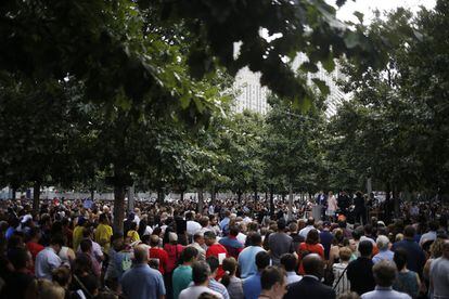 Vista general de la multitud que conmemora a los atentados terroristas del 11 de septiembre de 2001, en Nueva York.