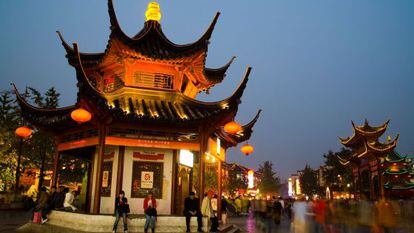 Paseo junto al r&iacute;o Qin Huai que cruza la ciudad china de Nank&iacute;n.