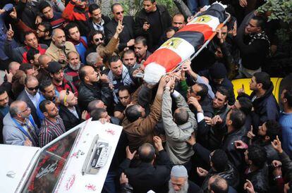 Enterrament de Shaima al-Sabbagh, líder política, que va morir durant les protestes.