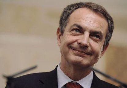 Zapatero, durante la rueda de prensa que ha ofrecido en Bratislava junto al primer ministro eslovaco, Robert Fico.