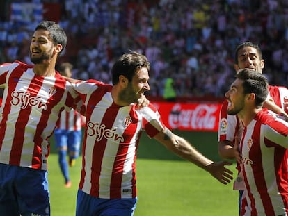 Los jugadores del Sporting celebran un gol ante el Leganés.