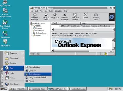 En Windows 95 aparecen por primera vez el menú Inicio, la barra de tareas y los botones para minimizar, maximizar y cerrar ventanas. En el verano de 1995, se publica la primera versión de Internet Explorer, el navegador tan denostado luego por sus usuarios, y dos años después Microsoft presenta Windows 97, una versión mejorada del navegador.