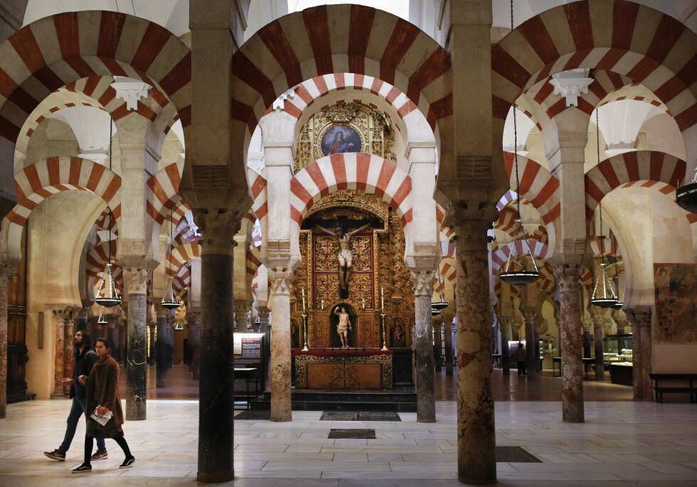Interior de la mezquita-catedral de Córdoba.