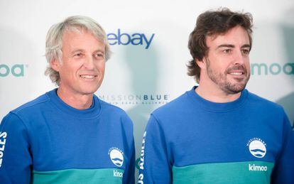 Jesús Calleja y Fernando Alonso, en la presentación de Mission Blue el lunes en Madrid.