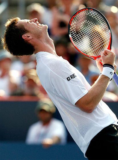 Andy Murray celebra su victoria ante Tsonga, que le aupó al <i>número dos.</i>
