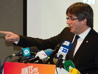 Carles Puigdemont durante la presentaci&oacute;n de su candidatura a las elecciones del 21-D en Brujas.