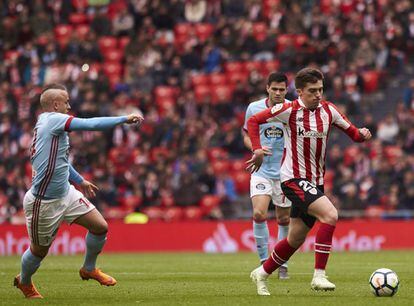 Íñigo Córdoba, del Athletic, durante el partido ante el Celta.