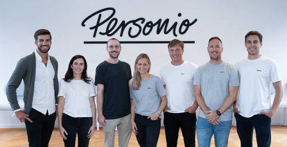 Hanno Renner, cofundador y CEO de Personio, a la izquierda, junto con su equipo directivo.