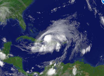 La tormenta tropical Hanna, a su paso por Haití en dirección a las Bahamas