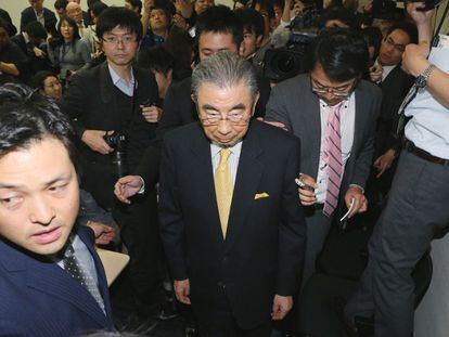 Toshifumi Suzuki, tras anunciar su marcha en una rueda de prensa. 