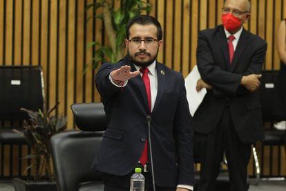 Hiram Zetina, representante del PRI ante el INE, al tomar protesta en mayo de 2022.