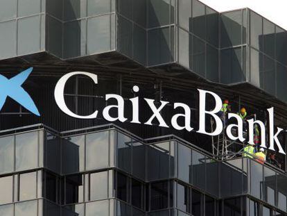 Imagen de la sede de Caixabank y la Caixa en Barcelona.